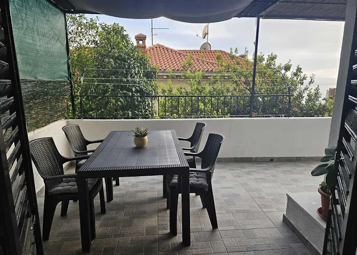 Tole Apartment