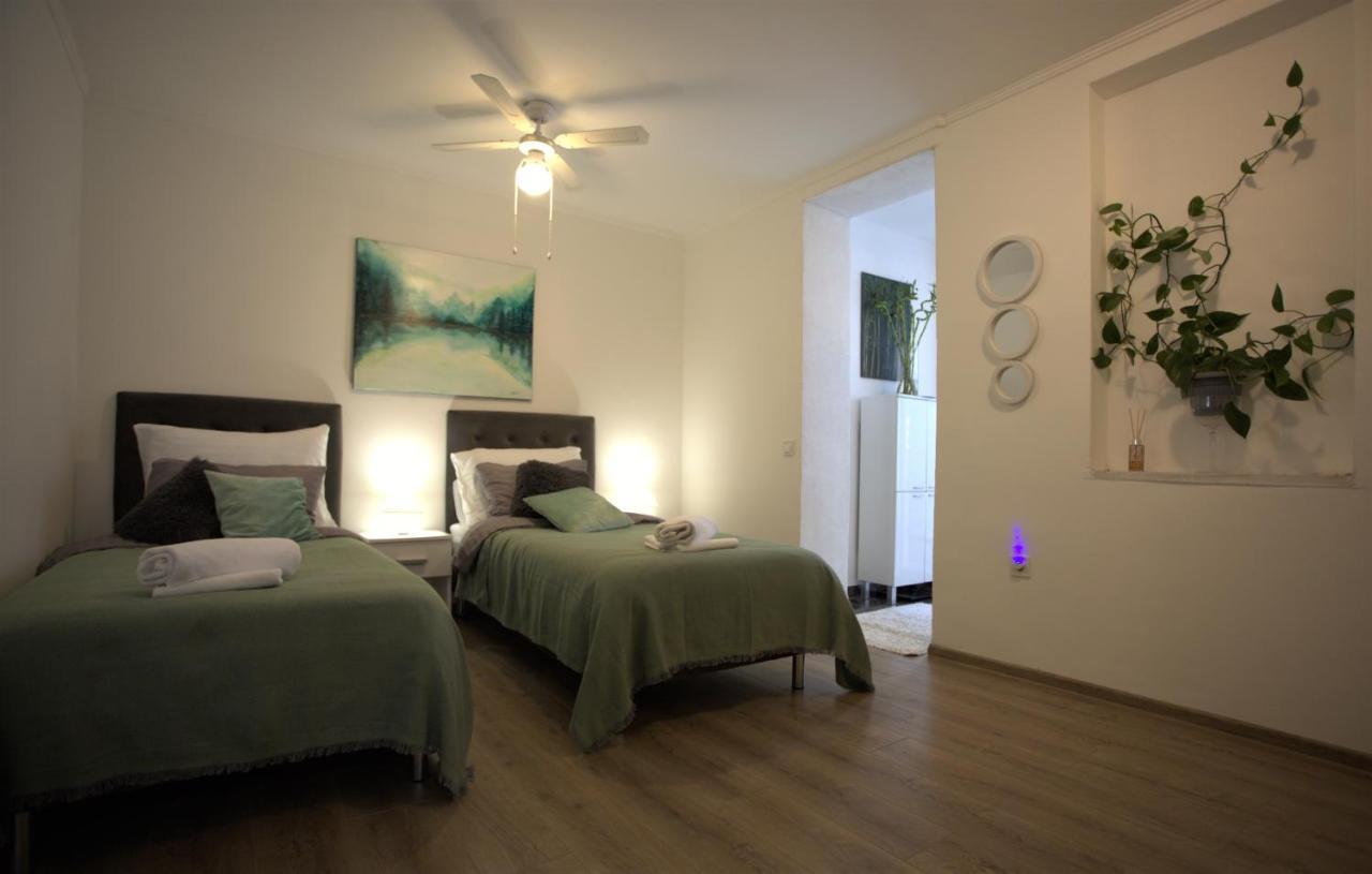 Apartment Tole