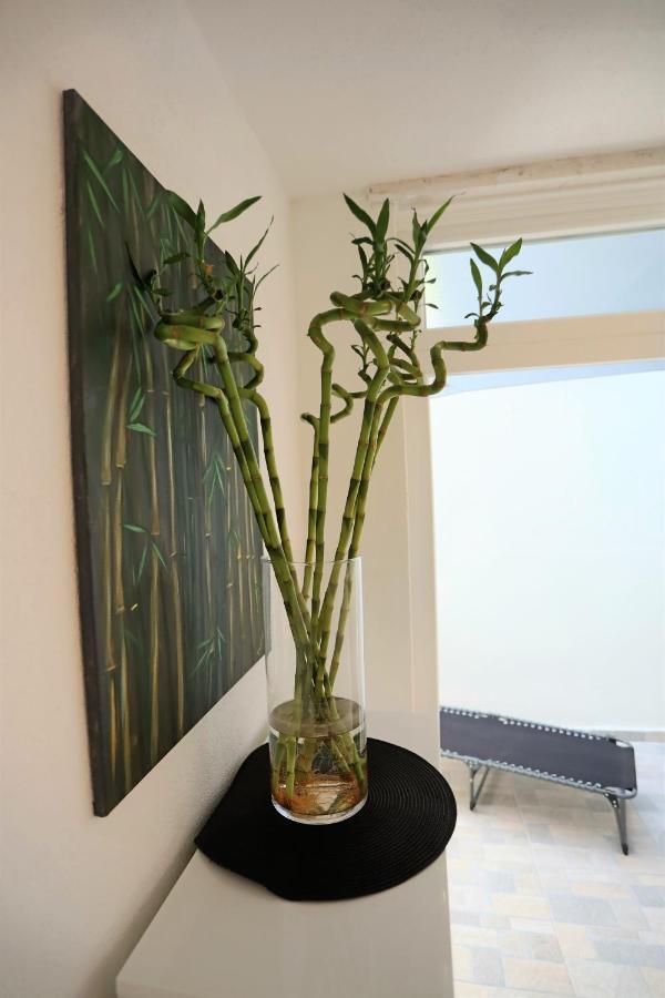 Tole Apartment *