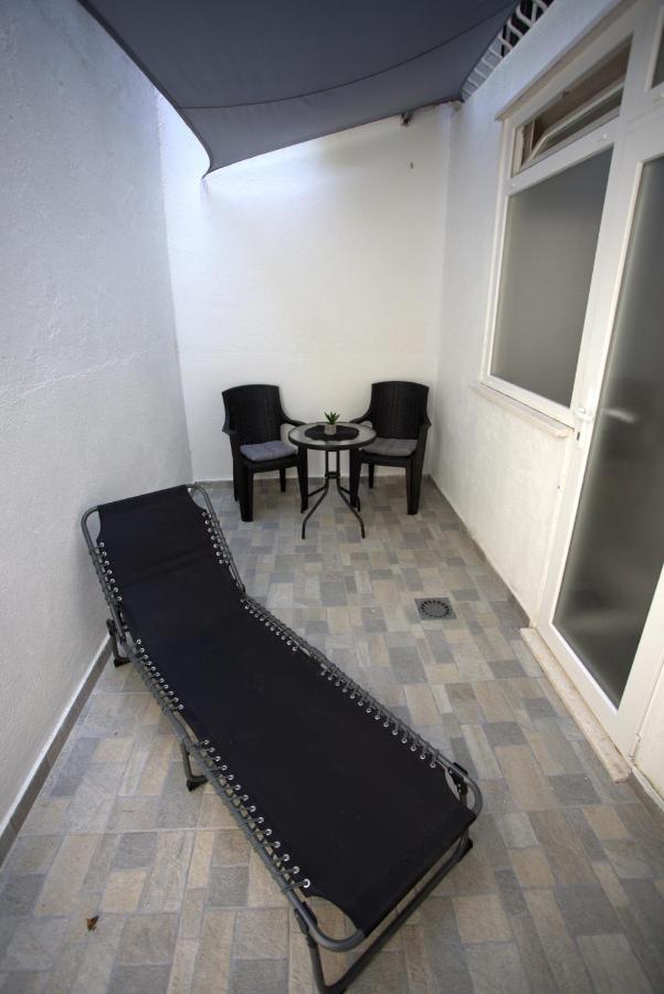 Apartment Tole *