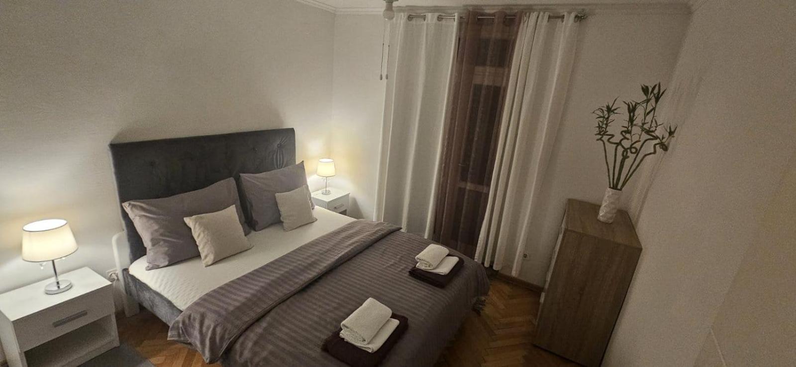 Apartment Tole *